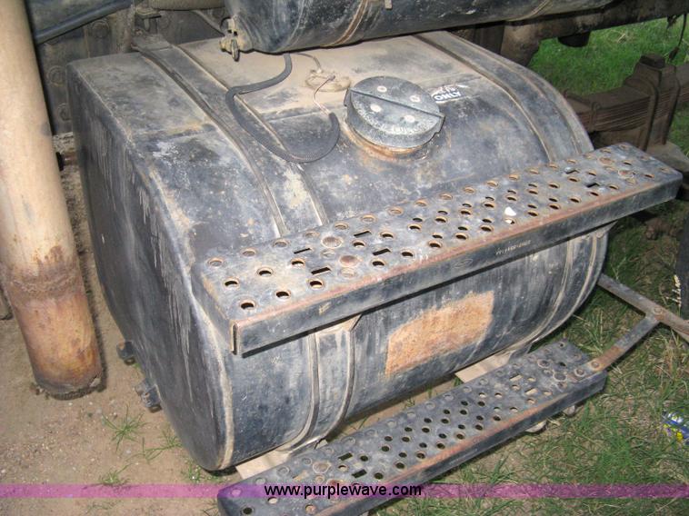 image for item 8060 1990 Ford LN8000 truck with sprayer