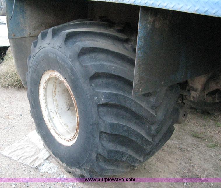 image for item 8060 1990 Ford LN8000 truck with sprayer