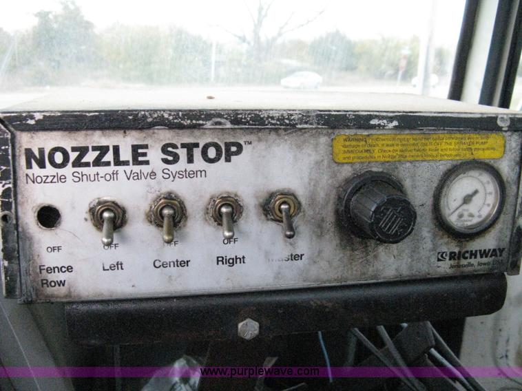 image for item 8060 1990 Ford LN8000 truck with sprayer