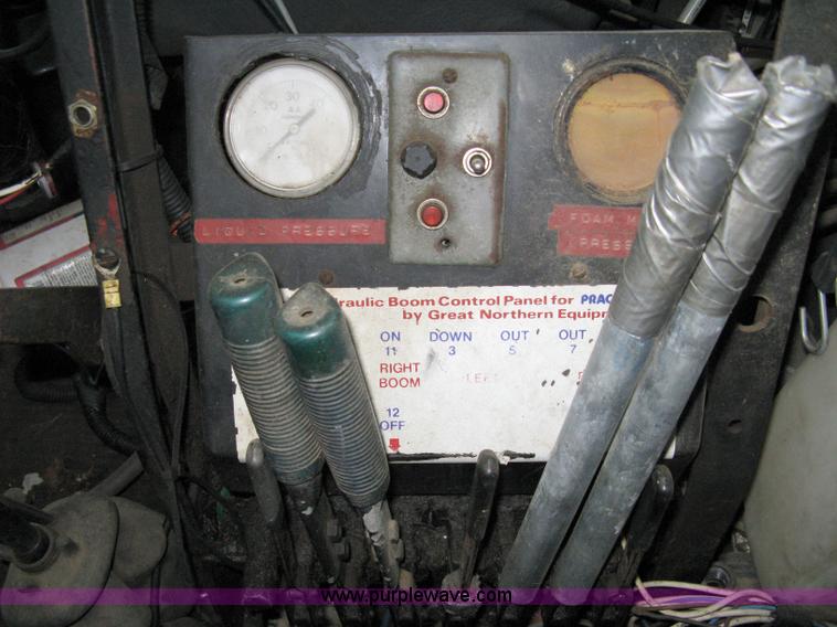 image for item 8060 1990 Ford LN8000 truck with sprayer