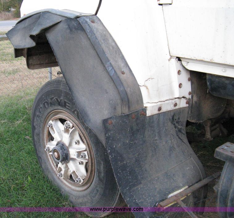 image for item 8060 1990 Ford LN8000 truck with sprayer