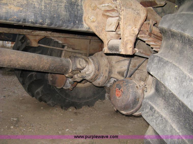 image for item 8060 1990 Ford LN8000 truck with sprayer