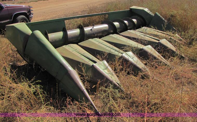 image for item 8243 John Deere 653 row crop head