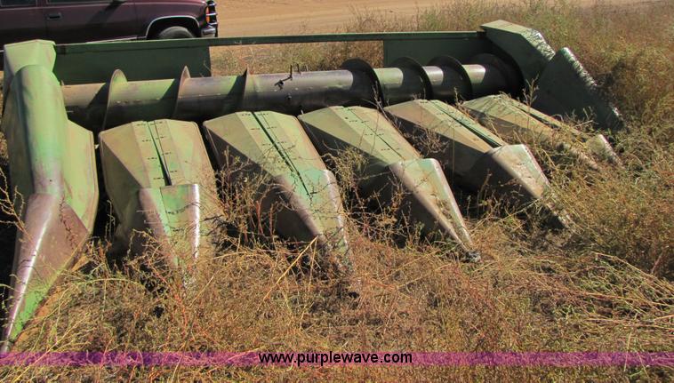 image for item 8243 John Deere 653 row crop head