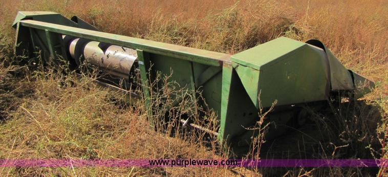 image for item 8243 John Deere 653 row crop head