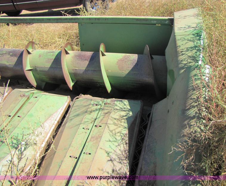 image for item 8243 John Deere 653 row crop head