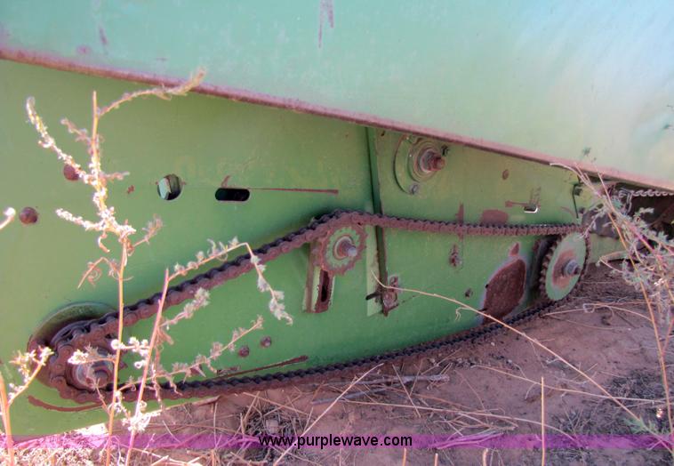 image for item 8243 John Deere 653 row crop head