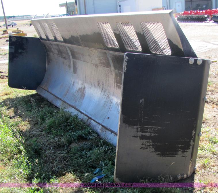 image for item 8244 2005 Grouser 4100 two way blade