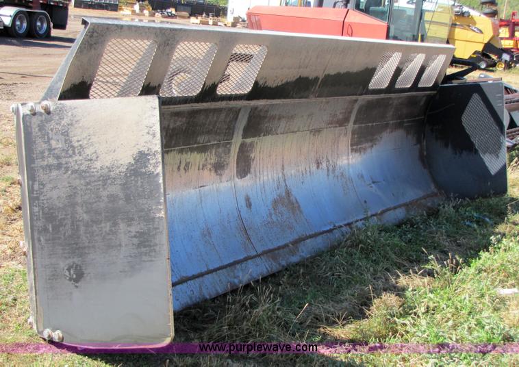 image for item 8244 2005 Grouser 4100 two way blade