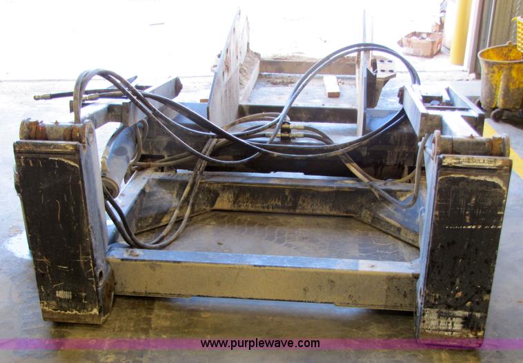 image for item 8244 2005 Grouser 4100 two way blade