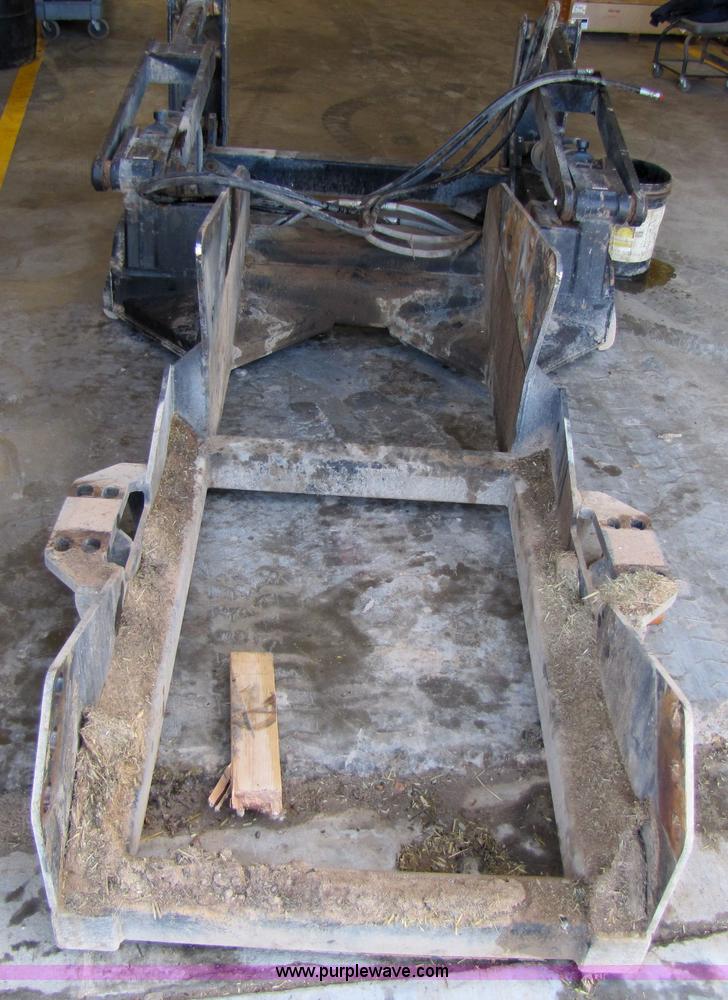 image for item 8244 2005 Grouser 4100 two way blade