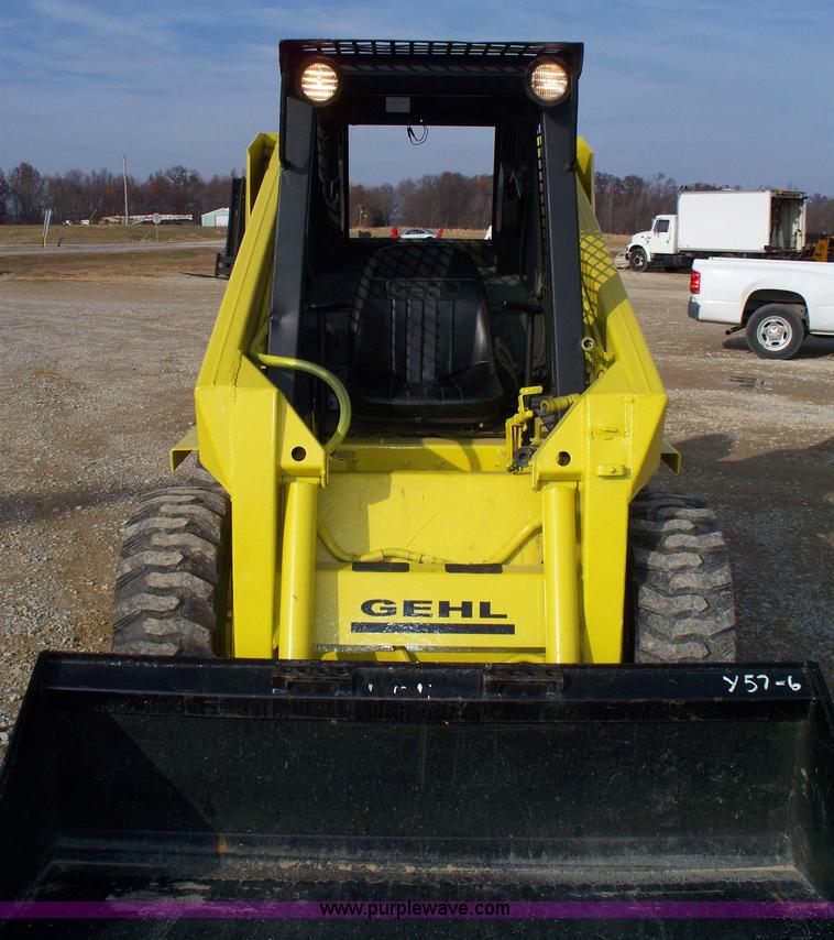 image for item 1200 Gehl 6625 skid steer