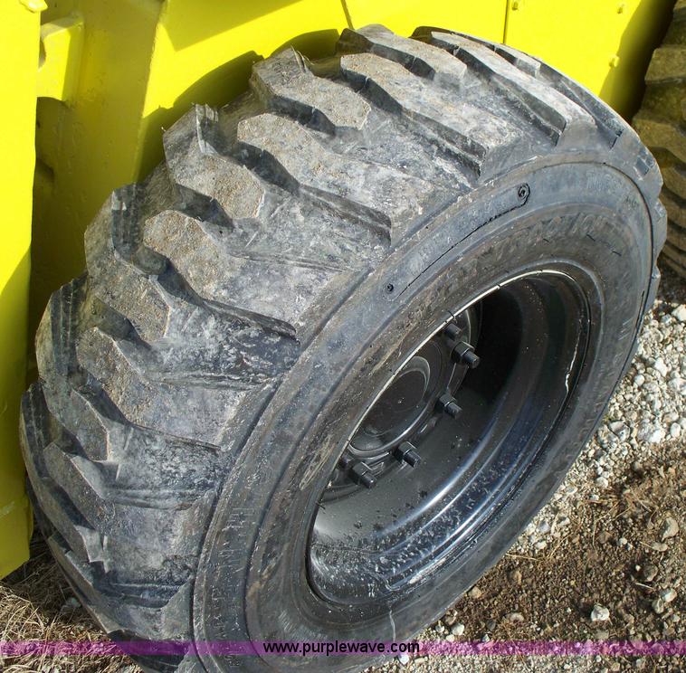 image for item 1200 Gehl 6625 skid steer