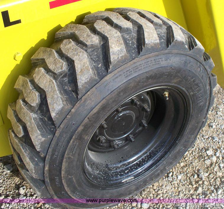 image for item 1200 Gehl 6625 skid steer