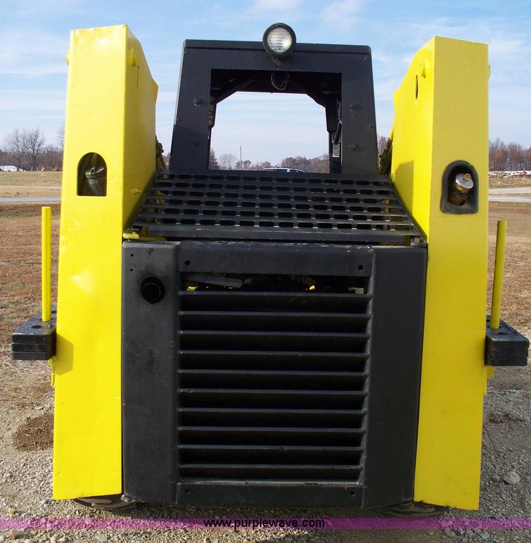 image for item 1200 Gehl 6625 skid steer