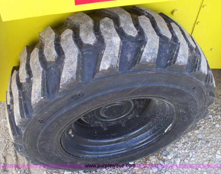 image for item 1200 Gehl 6625 skid steer