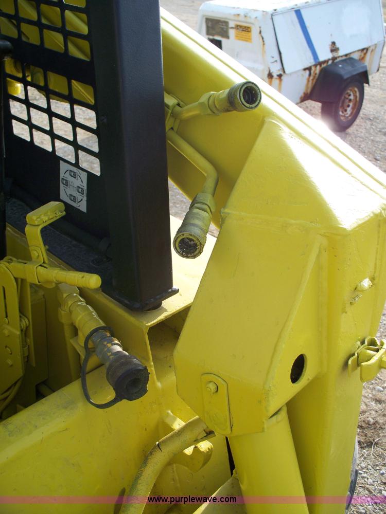 image for item 1200 Gehl 6625 skid steer