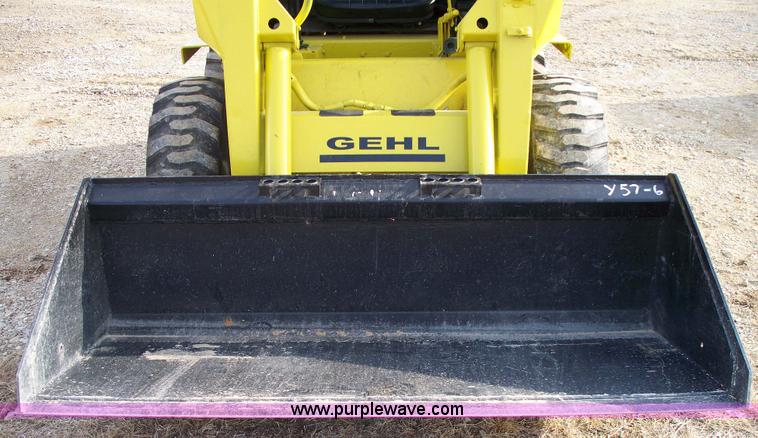 image for item 1200 Gehl 6625 skid steer