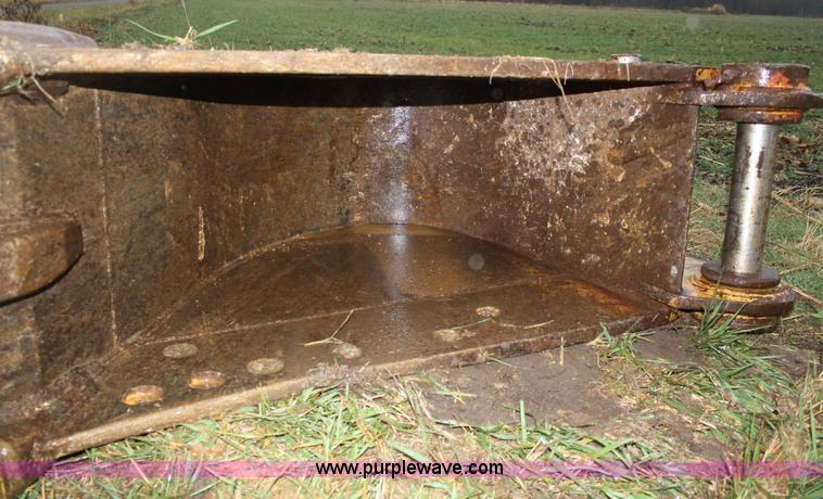 image for item 1300 24" three toothed excavator bucket