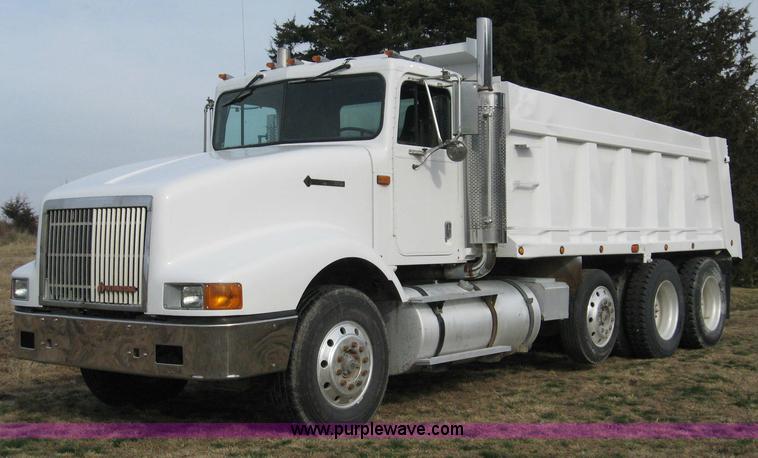 image for item 1703 1991 International Series 9400 dump truck