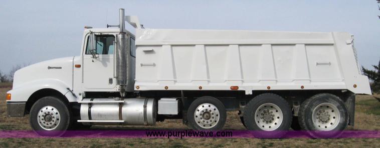 image for item 1703 1991 International Series 9400 dump truck