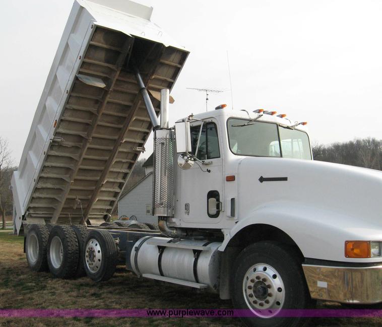 image for item 1703 1991 International Series 9400 dump truck