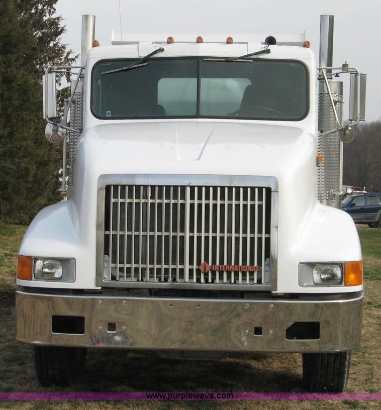 image for item 1703 1991 International Series 9400 dump truck