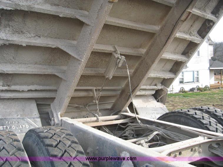 image for item 1703 1991 International Series 9400 dump truck