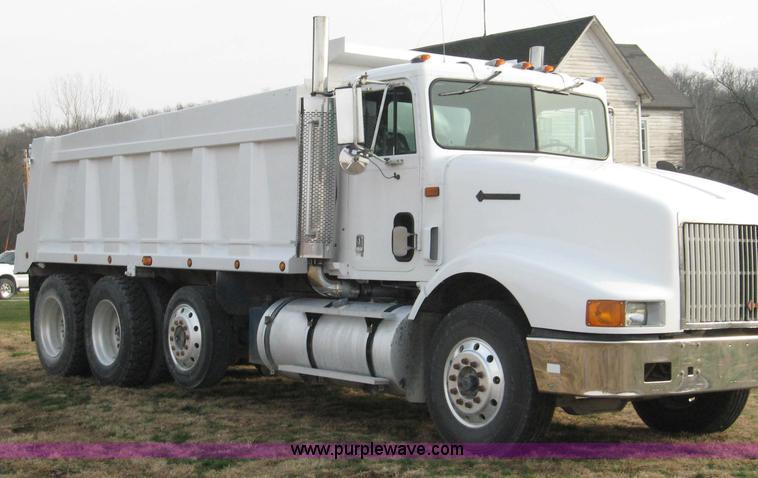 image for item 1703 1991 International Series 9400 dump truck