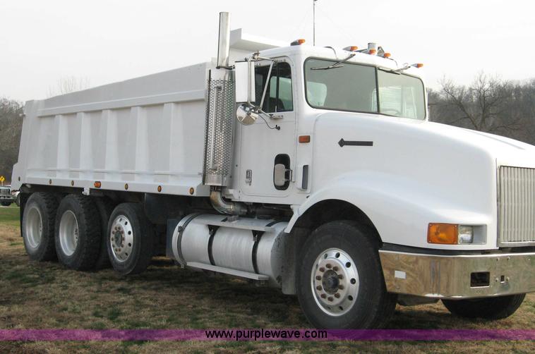 image for item 1703 1991 International Series 9400 dump truck