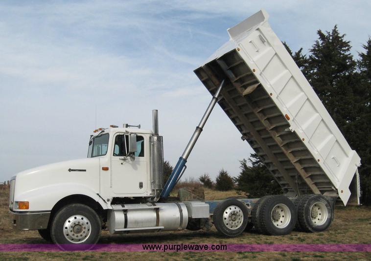 image for item 1703 1991 International Series 9400 dump truck