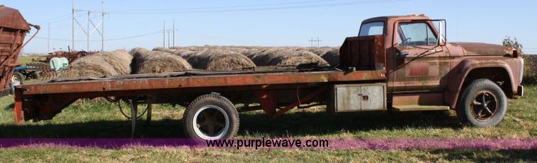 image for item 4696 1974 Ford roll back truck