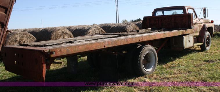 image for item 4696 1974 Ford roll back truck
