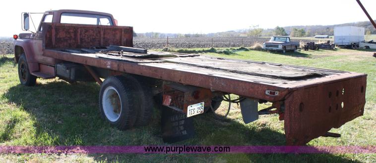 image for item 4696 1974 Ford roll back truck