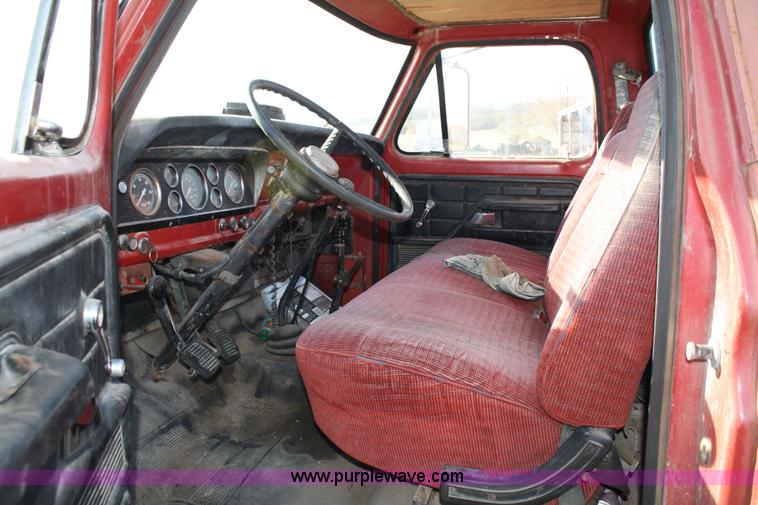 image for item 4696 1974 Ford roll back truck