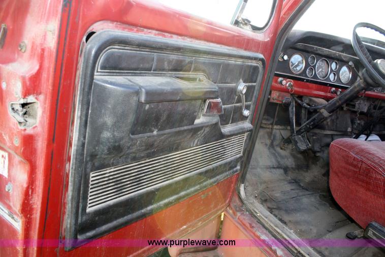 image for item 4696 1974 Ford roll back truck