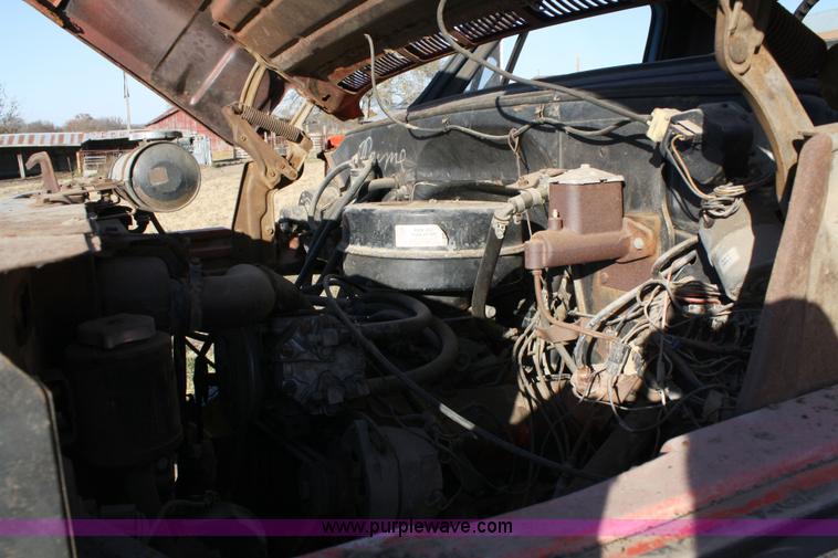 image for item 4712 1975 GMC 6500 cab and chassis