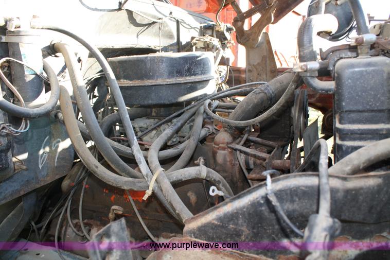 image for item 4712 1975 GMC 6500 cab and chassis