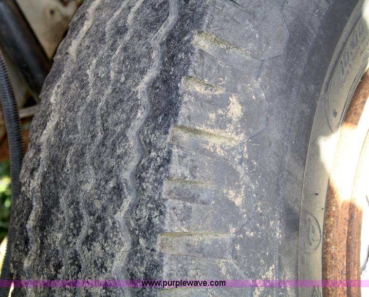 image for item 4712 1975 GMC 6500 cab and chassis