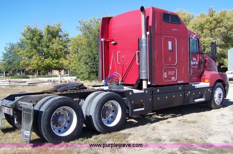 image for item 4739 1995 Kenworth T600 semi truck