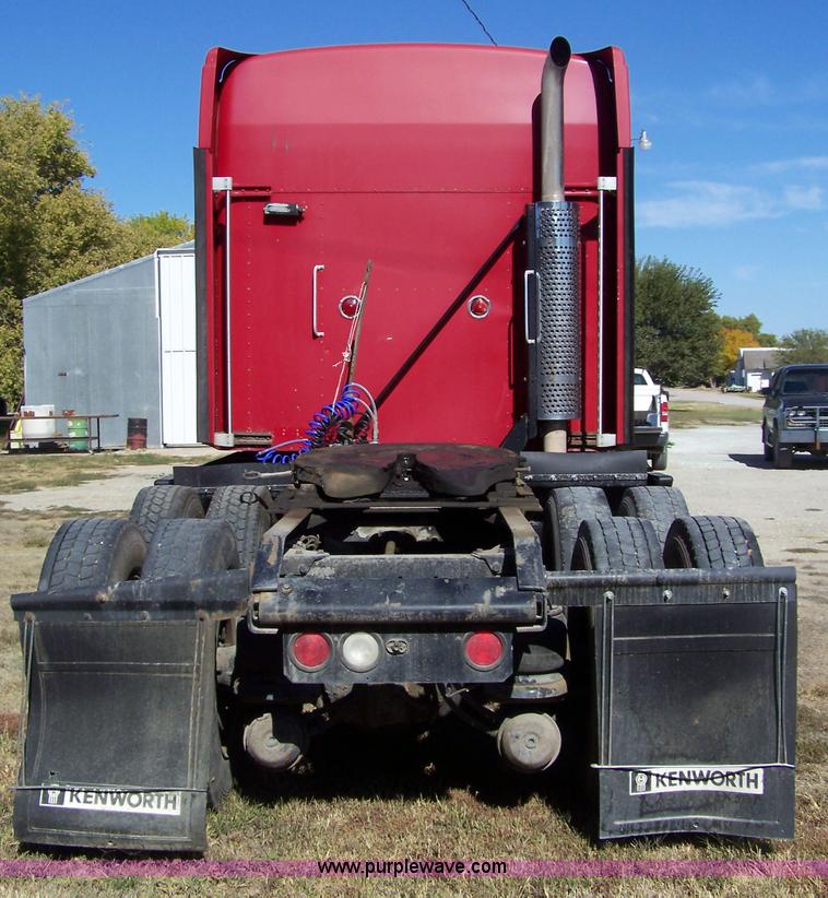 image for item 4739 1995 Kenworth T600 semi truck