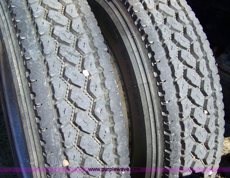 image for item 4739 1995 Kenworth T600 semi truck