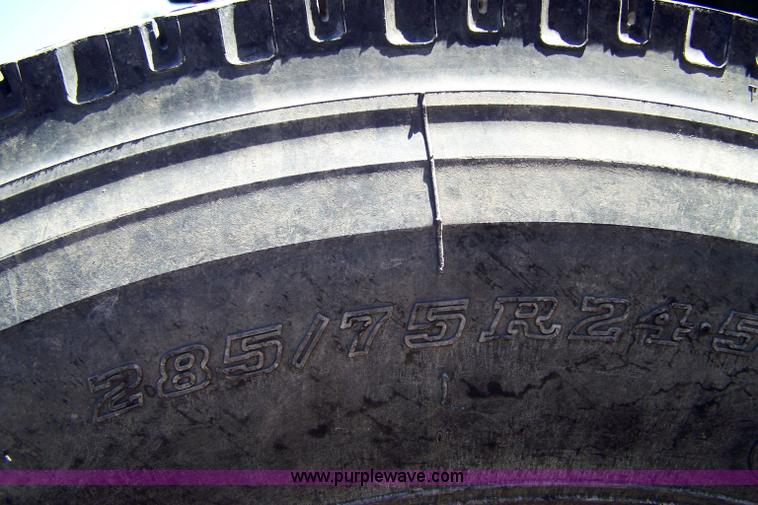 image for item 4739 1995 Kenworth T600 semi truck