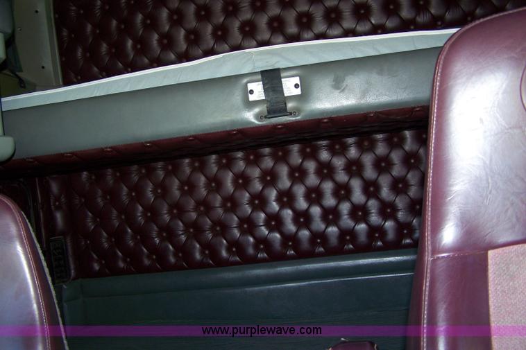 image for item 4739 1995 Kenworth T600 semi truck