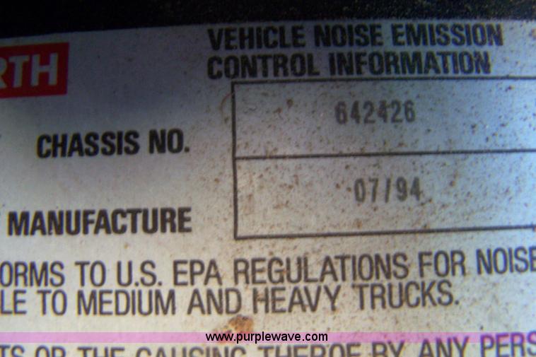 image for item 4739 1995 Kenworth T600 semi truck