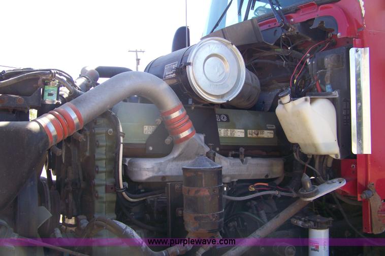 image for item 4739 1995 Kenworth T600 semi truck