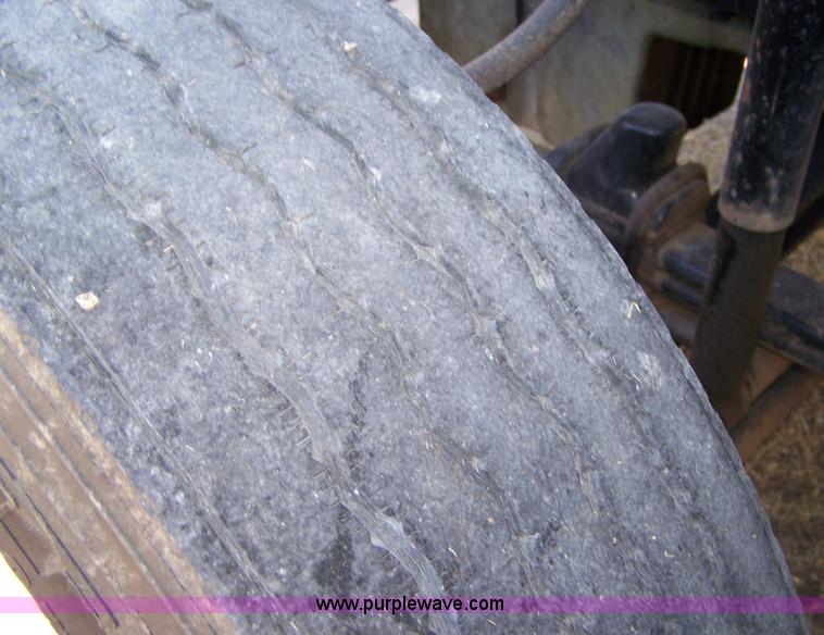 image for item 4739 1995 Kenworth T600 semi truck