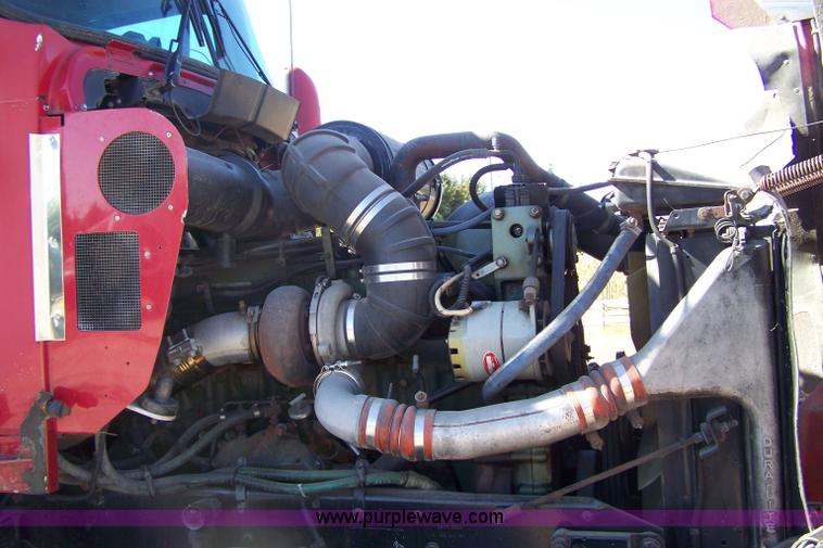 image for item 4739 1995 Kenworth T600 semi truck