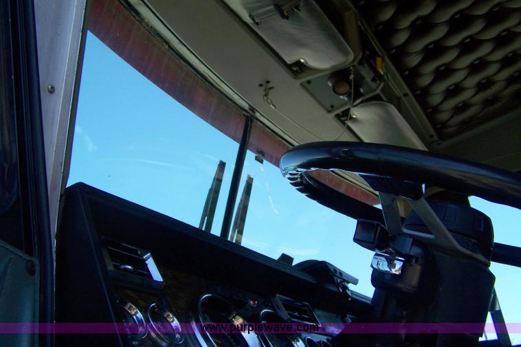 image for item 4739 1995 Kenworth T600 semi truck