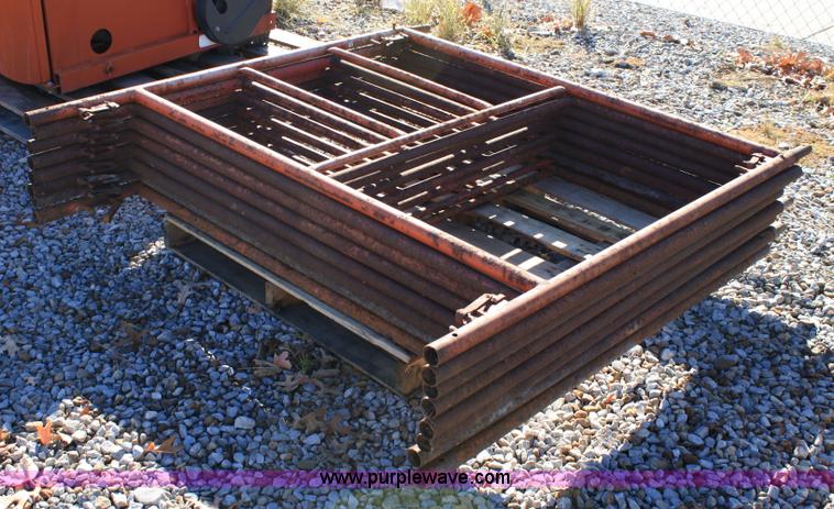 image for item 4764 (8) scaffolding sections